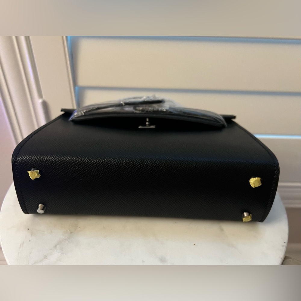 Elegant Black Handbag - Picture 5 of 8